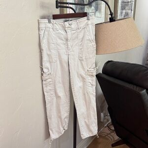 Democracy Women's Capris in Cream Democracy Size 6